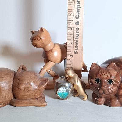 LOT 52: Vintage Elgin Miniature Clock Cat, Quail Pottery Gus the Cat & More