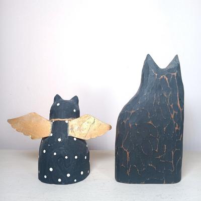 LOT 54: Signed Kensington Pottery Lying Cat, Woodcraft Cats, Signed Cat Art & More