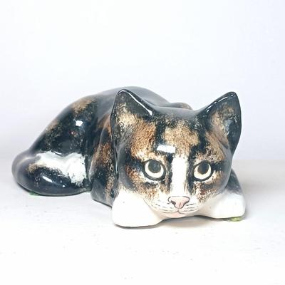 LOT 54: Signed Kensington Pottery Lying Cat, Woodcraft Cats, Signed Cat Art & More