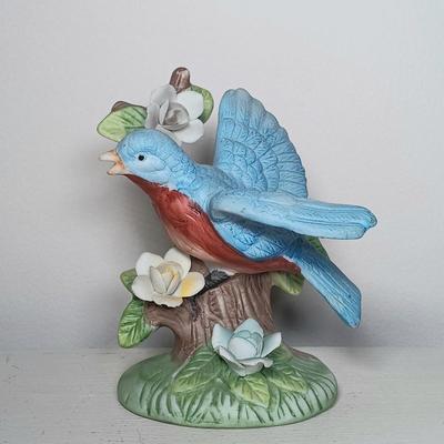 LOT 136: Lenox Golden Crowned Kinglet, LaVie Abbey Collection Hummingbird Vase & Crown Royal Bluebird