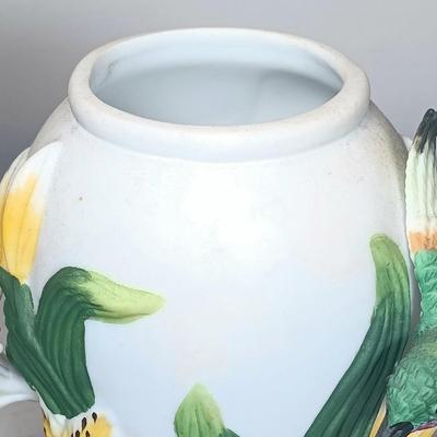 LOT 136: Lenox Golden Crowned Kinglet, LaVie Abbey Collection Hummingbird Vase & Crown Royal Bluebird