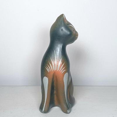 LOT 137: Buckeberg Signed Animal Plaque, Italian Pottery Cat & More