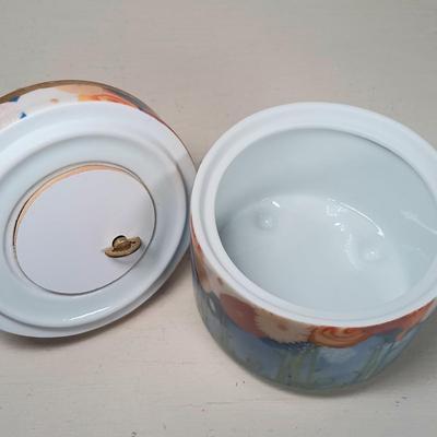 LOT 145: Signed Goebel Ceramic Cat Musical Trinket Box with Signed Cat Art