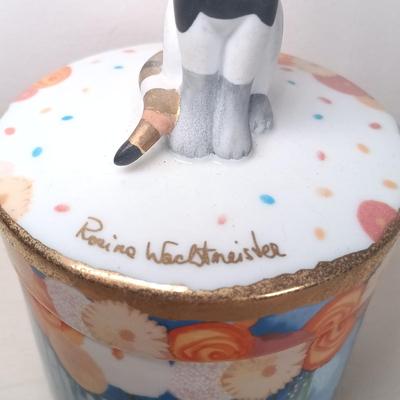 LOT 145: Signed Goebel Ceramic Cat Musical Trinket Box with Signed Cat Art