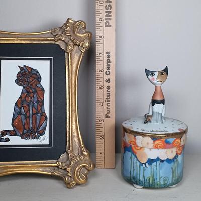 LOT 145: Signed Goebel Ceramic Cat Musical Trinket Box with Signed Cat Art