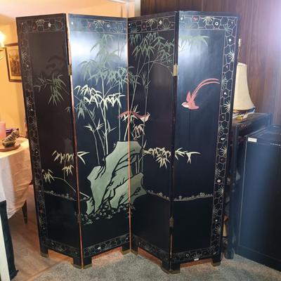 LOT 152: Vintage Gold Leaf and Black Lacquer Wood Screen Made in The People's Republic of China