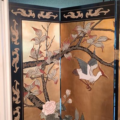 LOT 152: Vintage Gold Leaf and Black Lacquer Wood Screen Made in The People's Republic of China