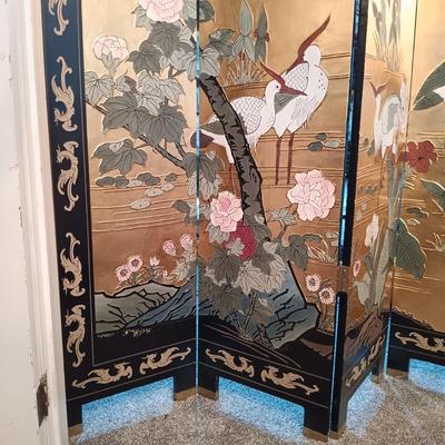 LOT 152: Vintage Gold Leaf and Black Lacquer Wood Screen Made in The People's Republic of China