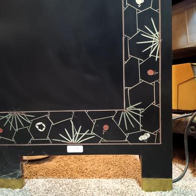 LOT 152: Vintage Gold Leaf and Black Lacquer Wood Screen Made in The People's Republic of China