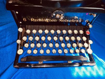 ANTIQUE 1920’S REMINGTON NOISELESS MODEL #6 TYPEWRITER