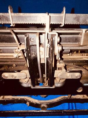 ANTIQUE 1920’S REMINGTON NOISELESS MODEL #6 TYPEWRITER