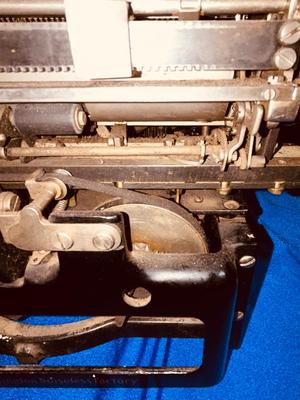 ANTIQUE 1920’S REMINGTON NOISELESS MODEL #6 TYPEWRITER