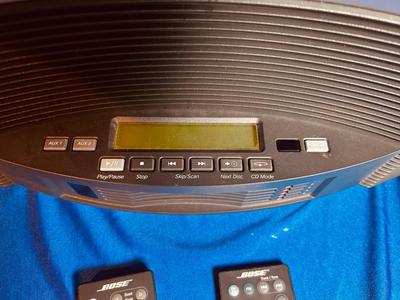 BOSE ACOUSTIC WAVE MUSIC SYSTEM MODEL CD–3000 WITH MULTI DISC CHANGER AND PEDESTAL MODEL PD-2
