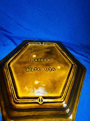 HAEGER USA POTTERY AND WEEPING 24k GOLD COVERED CORNUCOPIA VASE