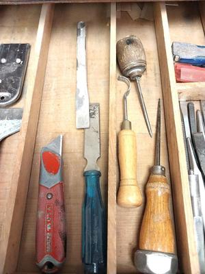 ASSORTMENT OF SMA;LL TOOLS