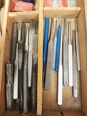 ASSORTMENT OF SMA;LL TOOLS