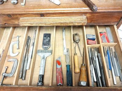 ASSORTMENT OF SMA;LL TOOLS