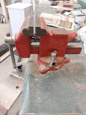 MILWAUKEE VISE