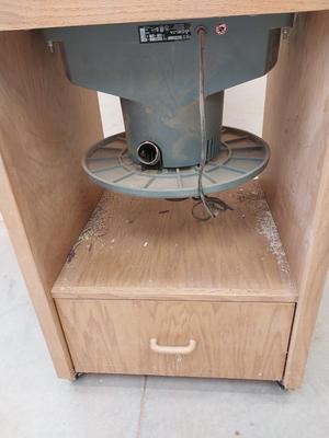 DELTA "BOSS" BENCH OSCILLATING SPINDLE SANDER