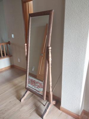 FULL LENGLETH MIRROR ON WOODEN STANG