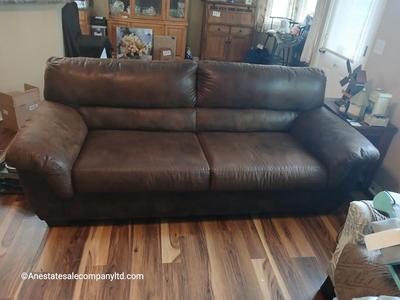 Ashley Furniture 3-Seat Sofa – Model 3090038 – Faux Leather Look