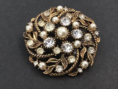 Vintage Brooch Pretty