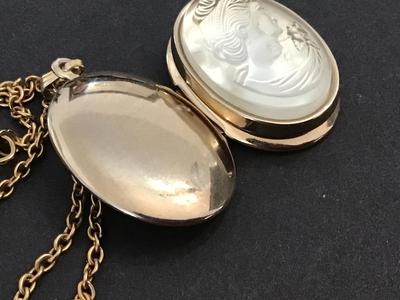 Beautiful Cameo Glass Pendant Locket Necklace