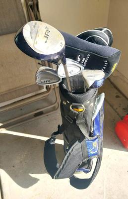GOLF BAG WITH A FEW CLUBS BY JR