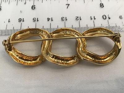 Curb Chain link Brooch