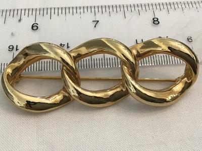 Curb Chain link Brooch
