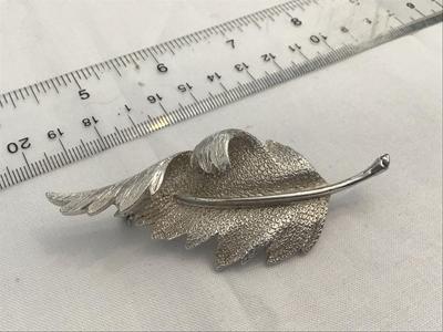 Windswept Leaf By Coro 3D Classic Silver