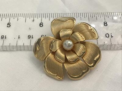 Vintage Gold Tone Flower With Faux Pearl