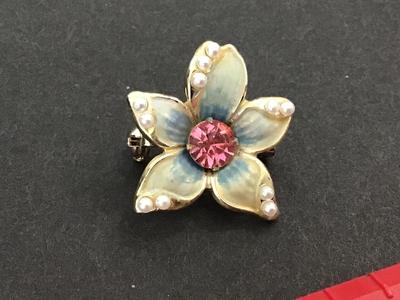 Petite Vintage Pin