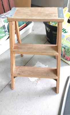 WOODEN STEP LADDER