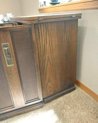 VINTAGE WOODEN SEWING MACHINE CABINET