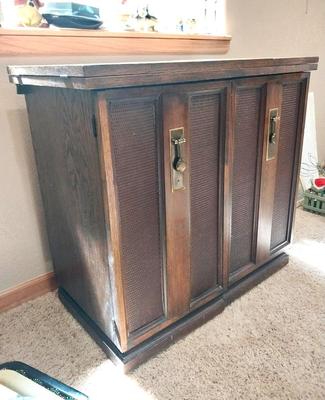VINTAGE WOODEN SEWING MACHINE CABINET