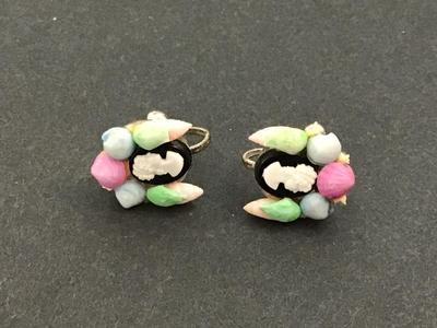 Vintage Cameo Shell Screwback Earrings