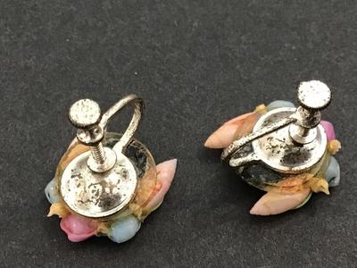 Vintage Cameo Shell Screwback Earrings