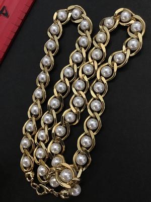 Beautiful Link Gold Tone Iredescent Beaded Necklace