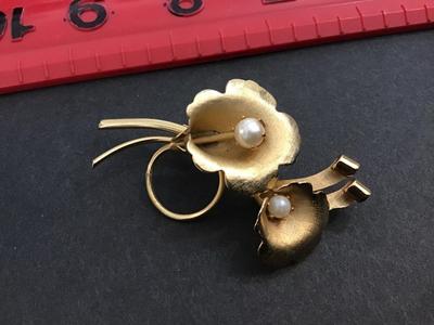 Vintage Pearl Brooch