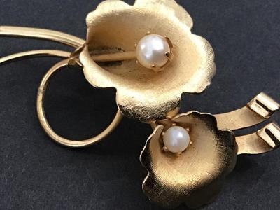 Vintage Pearl Brooch