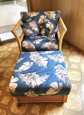 Lot #22 Vintage Wicker by Henry Link - Lexington Furniture Co. - Chair and Hassock - great condition
