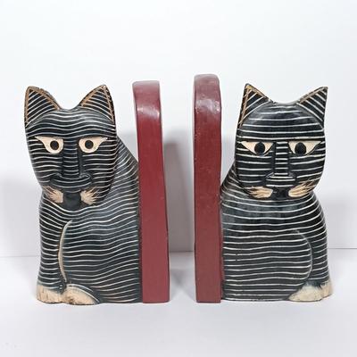 LOT 274: Carved Wood Fishing Cat and Cat Bookends with Books