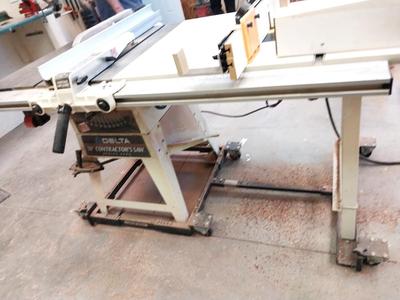 DELTA CONTRACTOR TABLE SAW WITH ANGLE EASE ADAPTER