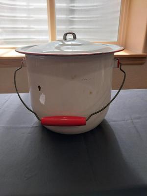 VINTAGE ENAMEL BUCKET WITH LID