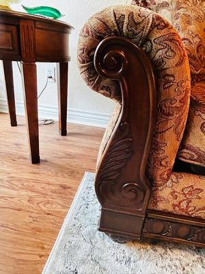 THIS SOFA IS VERY COMFY AND OFFERS UNDENIABLE ELEGANCE TO THE ROOM