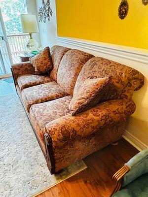 THIS SOFA IS VERY COMFY AND OFFERS UNDENIABLE ELEGANCE TO THE ROOM