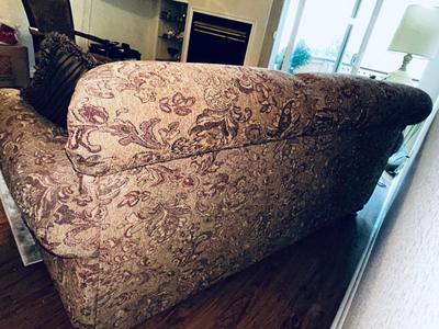 THIS SOFA IS VERY COMFY AND OFFERS UNDENIABLE ELEGANCE TO THE ROOM