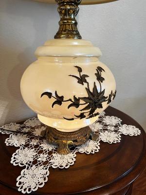 BEAUTIFUL LIKE NEW SIDE TABLE WITH DRAWERS AND INLAID WOOD PLUS CARL FALKENSTEIN? GLASS LAMP