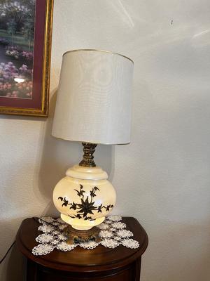 BEAUTIFUL LIKE NEW SIDE TABLE WITH DRAWERS AND INLAID WOOD PLUS CARL FALKENSTEIN? GLASS LAMP